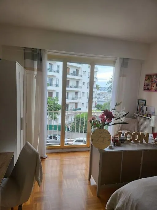 Δωμάτια σε οικογενειακή κατοικία Free Parking, Private Bedroom And Bathroom With Seaview Νίκαια Γαλλία