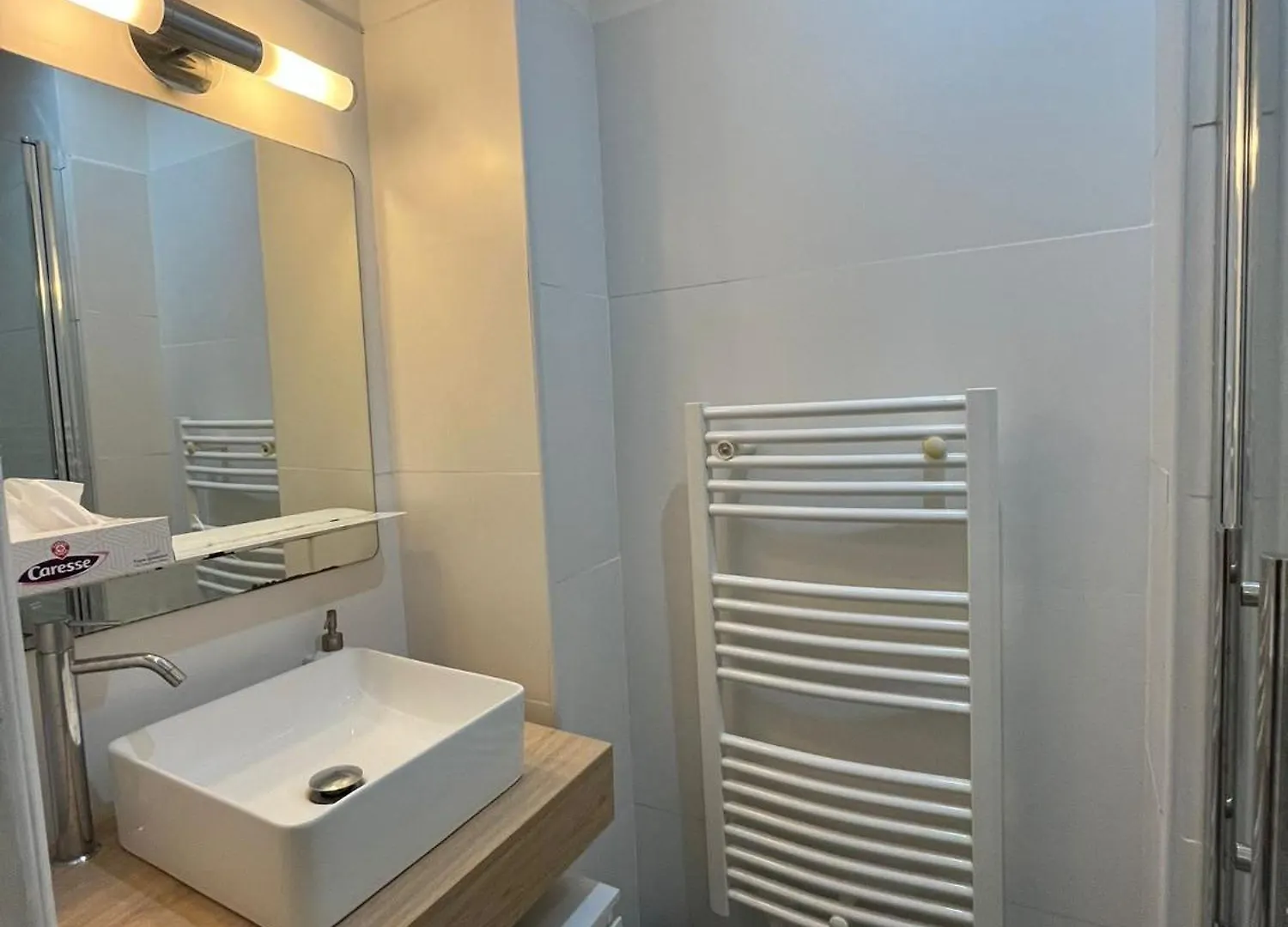 Free Parking, Private Bedroom And Bathroom With Seaview Nice Homestay